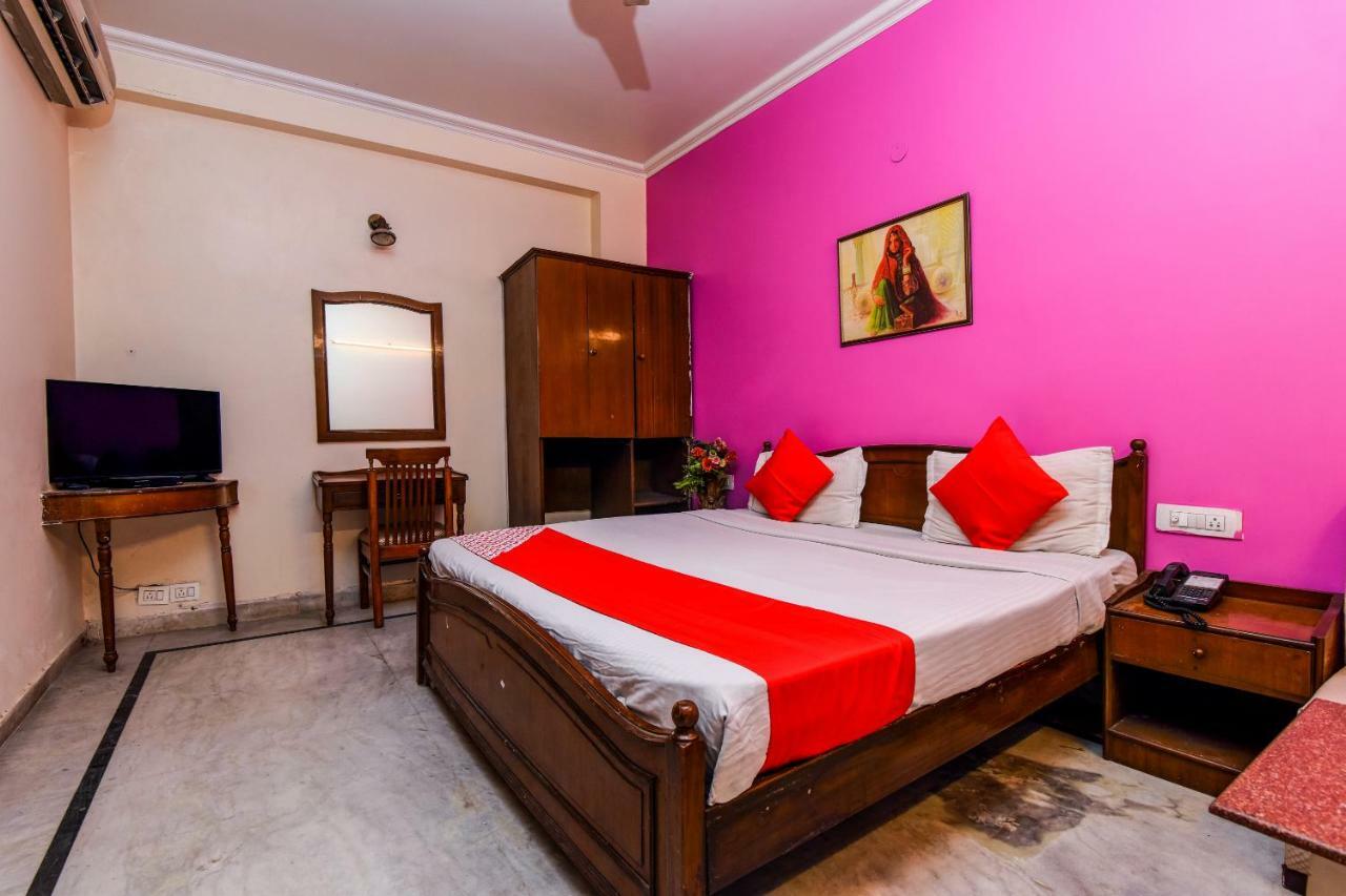 Rahul Palace By Golden Tree Near Metro Station And Ajmal Khan Market New Delhi Exterior photo