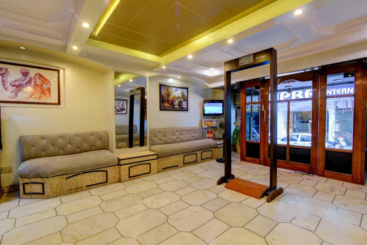 Rahul Palace By Golden Tree Near Metro Station And Ajmal Khan Market New Delhi Exterior photo