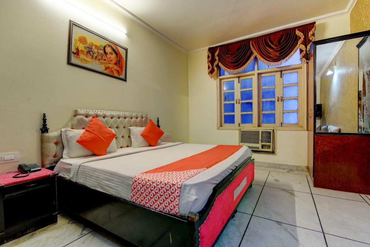 Rahul Palace By Golden Tree Near Metro Station And Ajmal Khan Market New Delhi Exterior photo