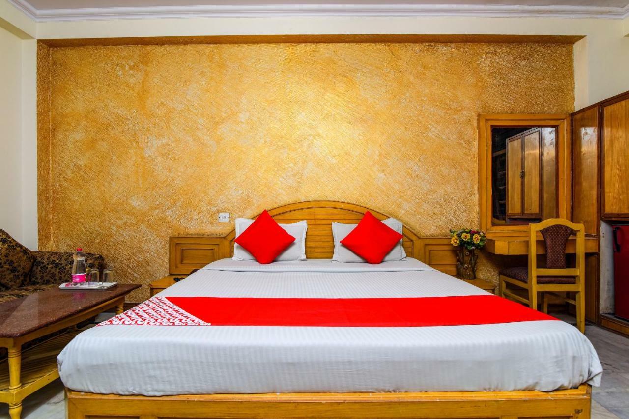 Rahul Palace By Golden Tree Near Metro Station And Ajmal Khan Market New Delhi Exterior photo